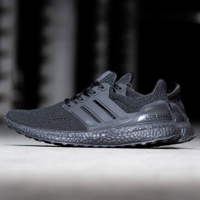 ADIDAS ULTRABOOST FULL BLACK ORIGINAL SNEAKER PRIA CASUAL SPORTY