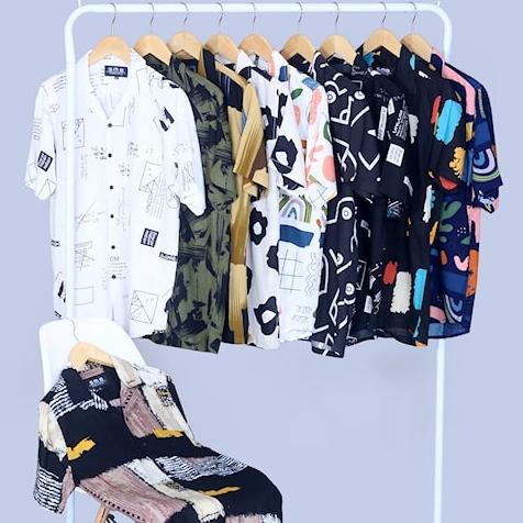 Kemeja Pria Rayon Pantai Lengan Pendek Hitam Motif Floral Baju Kasual