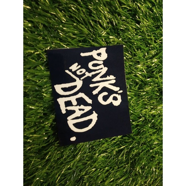 

print stiker punks not dead