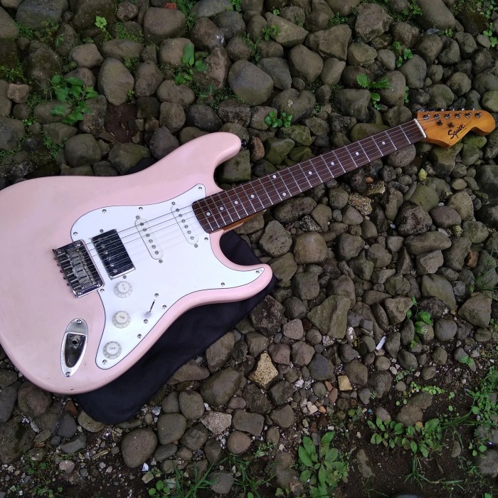 Gitar Fender Squier Stratocaster Bullet Shell Pink