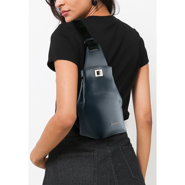 Tas Selempang Hush Puppies Original Wanita Crossbody Material PU Lebaran Branded Viral Pod Bodybag L