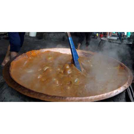 

' dodol betawi (khas tangerang) manisnya pas, harganya pas di kantong.