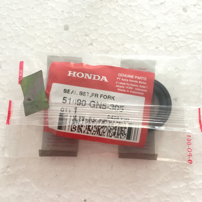 Seal Shock Set (plus tutup) 26X37X10.5 ORI AHM 51490GN5305 ORIGINAL