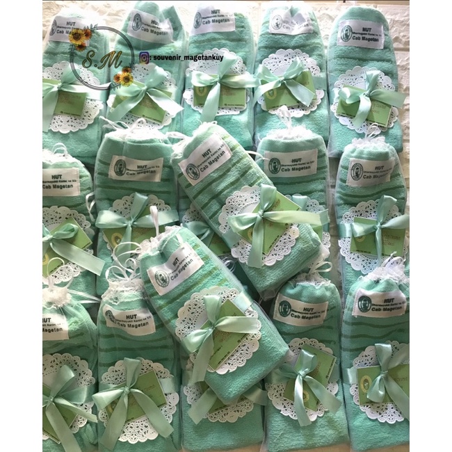 Souvenir handuk kmas tile souvenir baby souvenir magetankuy