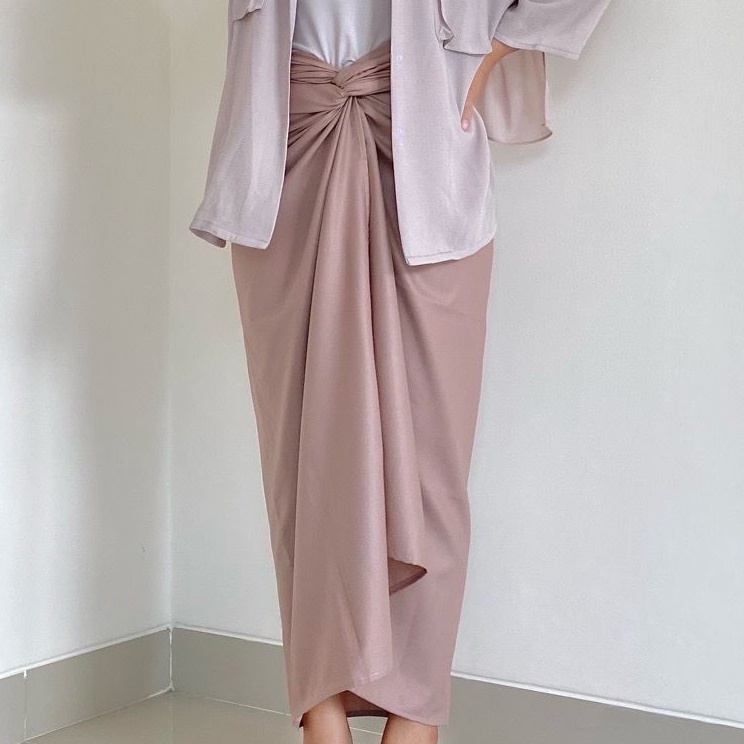 Dijual Murah Rok lilit satin // satin wrap skirt // bawahan kebaya // rok polos // rok satin