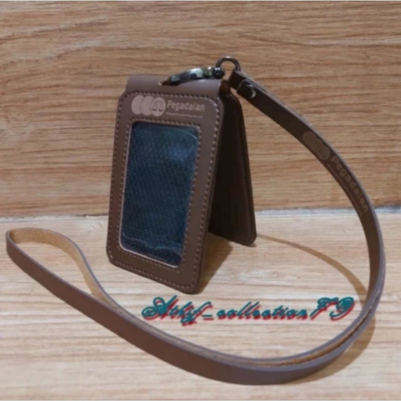 

HOLDER KALUNG ID CARD LOGO PEGADEHAIN MODEL LIPAT COKLAT BEST QUALITY PREMIUM