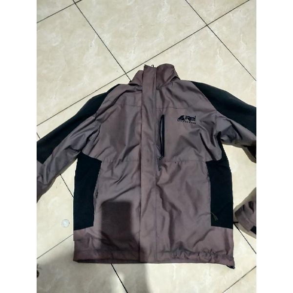 jaket gunung second REI