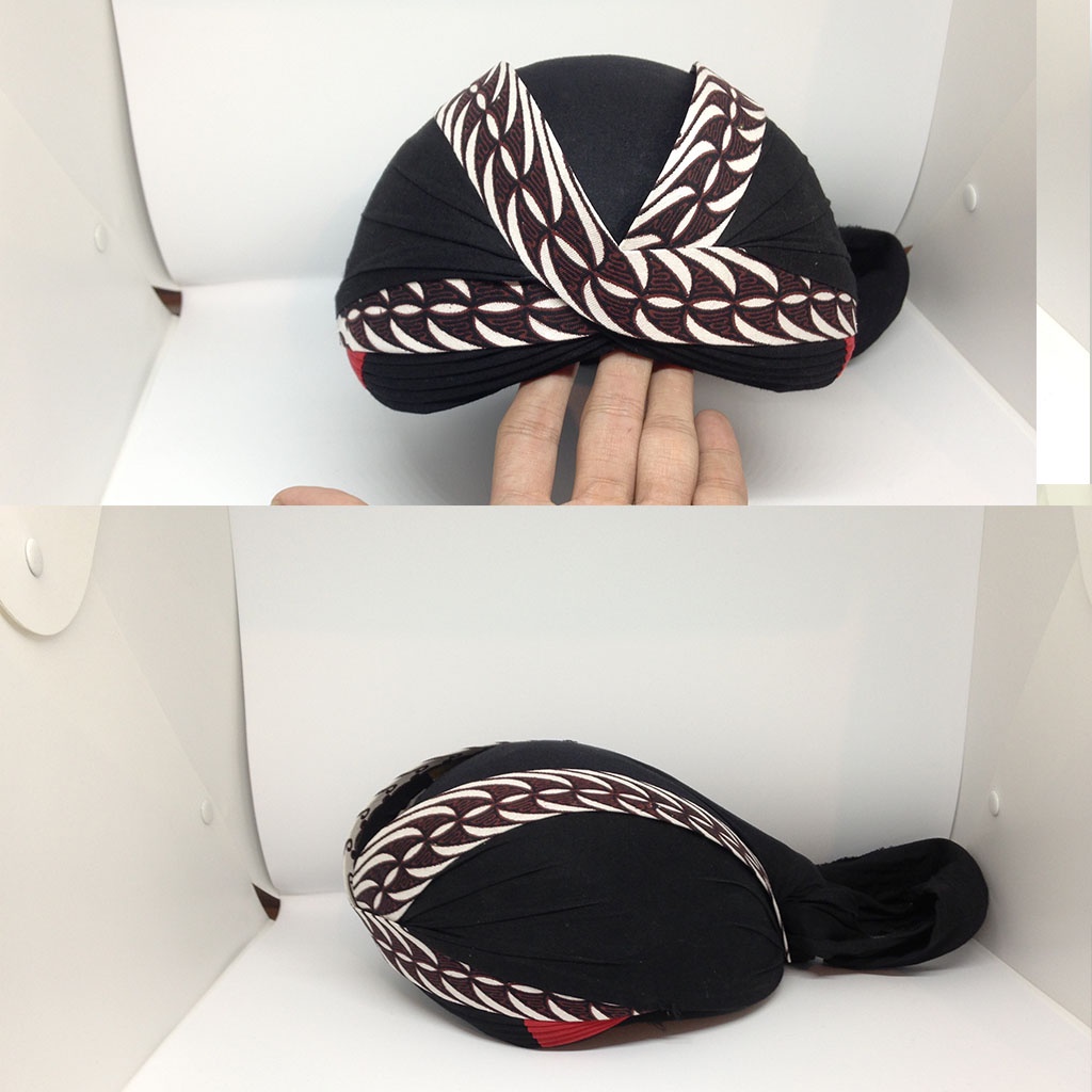 BLANGKON JOGJA SOLO SLIWIR Dasar Hitam Motif Parang Putih Samurai ANASTASSIACHRISTANTI
