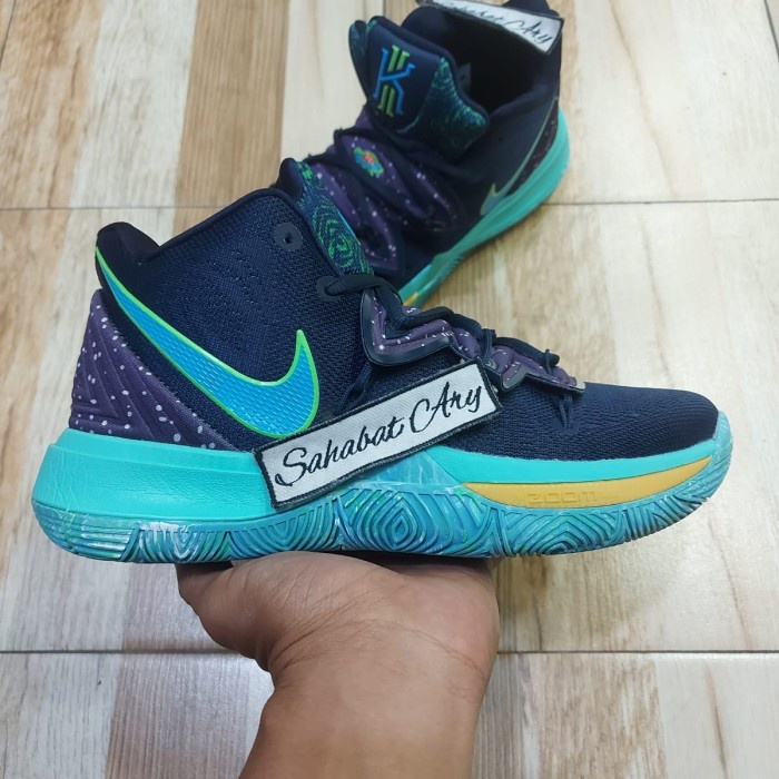 Kyrie 5 alternate store ufo