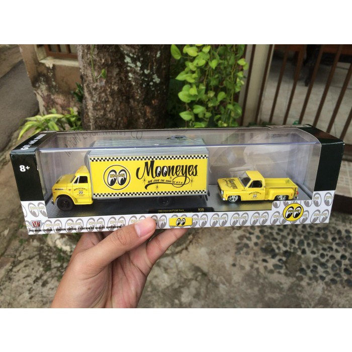 ✨New M2 Machines Mooneyes 1968 Chevy C60 Truck  1976 Silverado Stepside Bisa Gojek