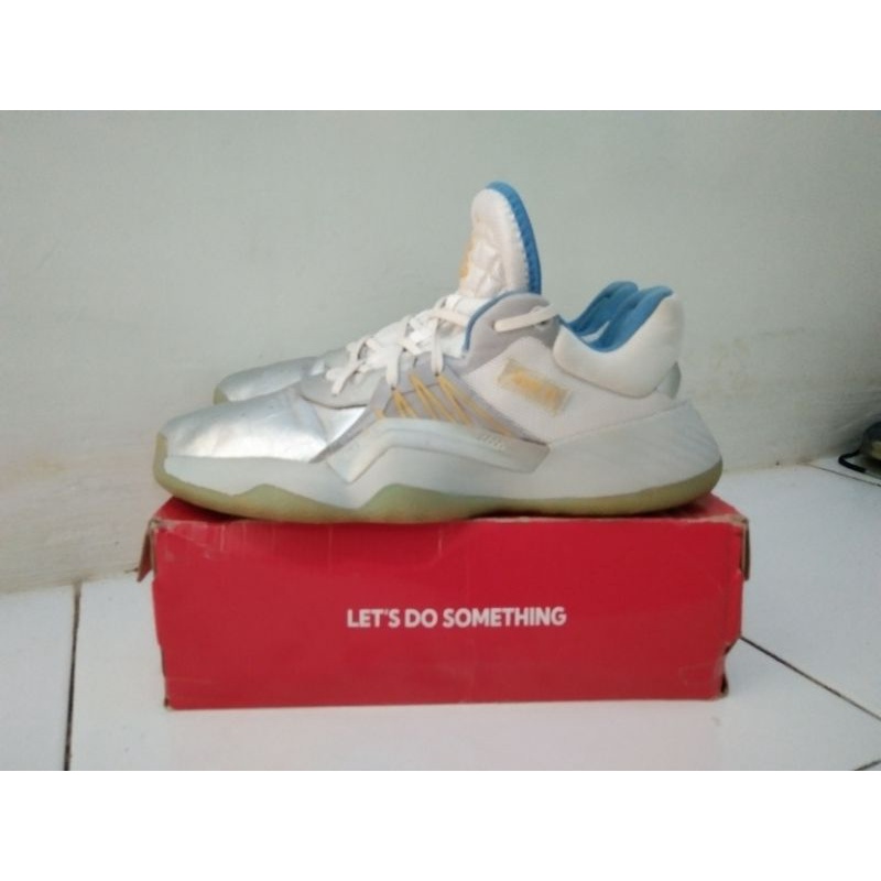 Sepatu basket second Adidas Don issue 1