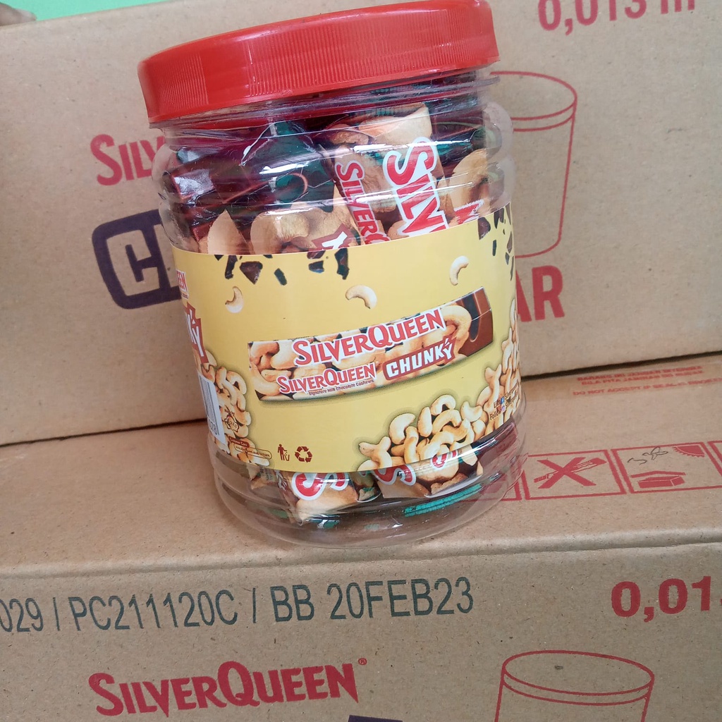 

Sierqueen Chunky Bar Toples Isi 12 Pcs X 30 Gr, Cokelat Sier Queen Chunky Bar 30Gr Jar Box