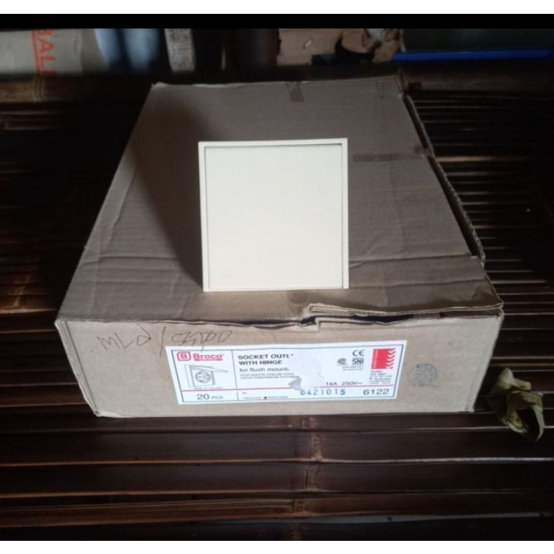 stop kontak broco ib tutup pegaman broco ib