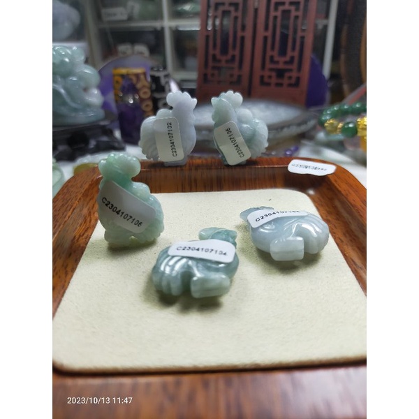 Kalung Liontin Giok Burma jadeite shio Ayam bersertifikat