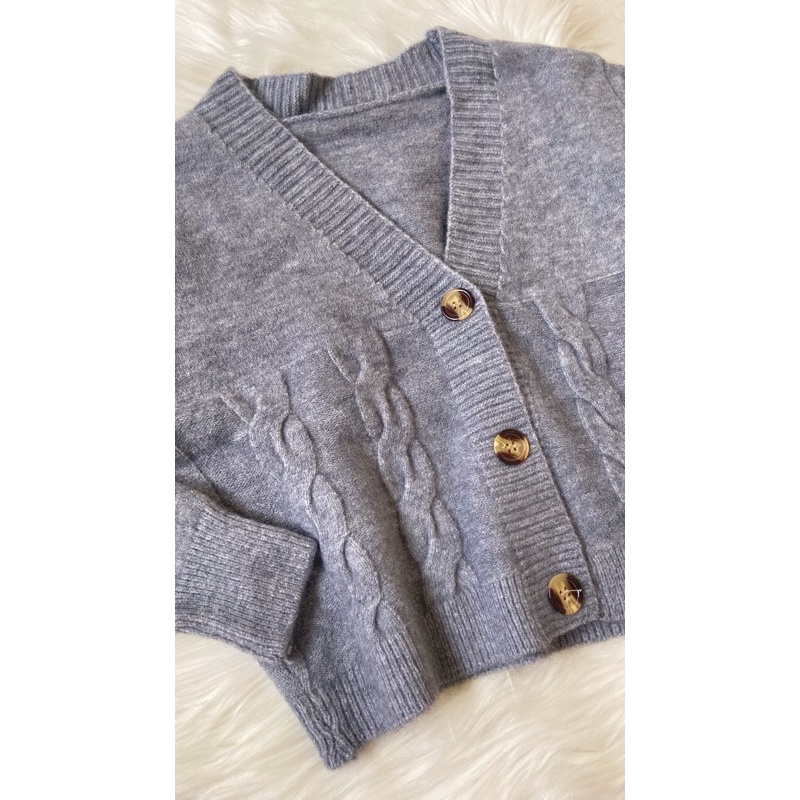 Elsie Cable Knit Cardigan Cardigan Putih Outer Rajut Lengan Panjang Polos Wanita Salur Simple Luaran