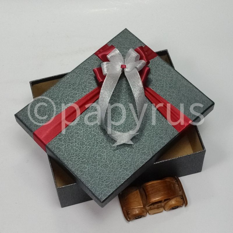

Papyrus 25X30 Tinggi 10Cm Kotak Kado Gift Box Hadiah
