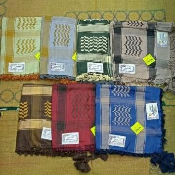 sorban segi empat Almasin warna