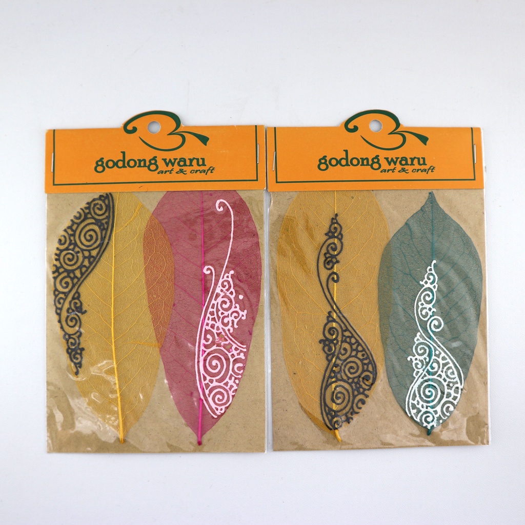 

Kerangka Daun Mahoni Kering Motif Isi 2 Lembar