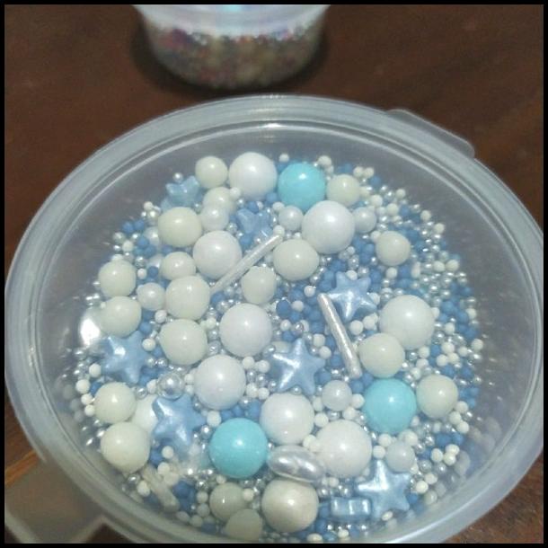 

DISKON HS SPRINKLE BLUE WHITE BABY COLOR PEARL SUGAR KUE HIASAN TOPPER !!!!