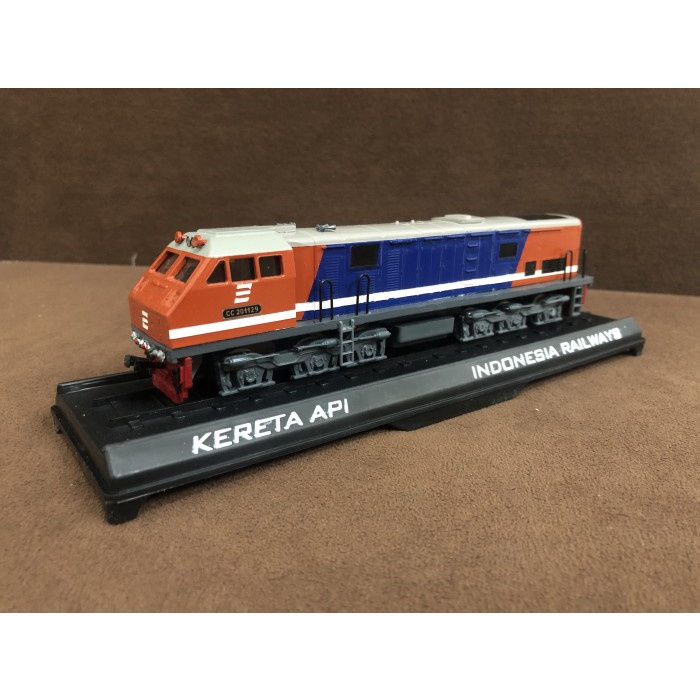 Miniatur Kereta Api Lokomotif CC 201 Merah Biru Hidung miring