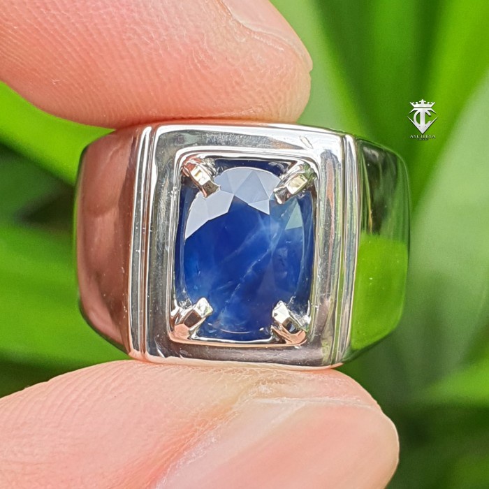 Batu Natural Royal Blue Sapphire SriLanka 1.90 Ct Heated DGL Lab Memo