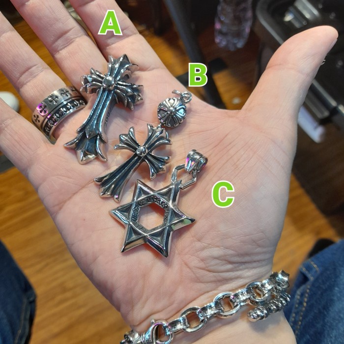 Mei Chrome Hearts Kalung Titanium (Replika)