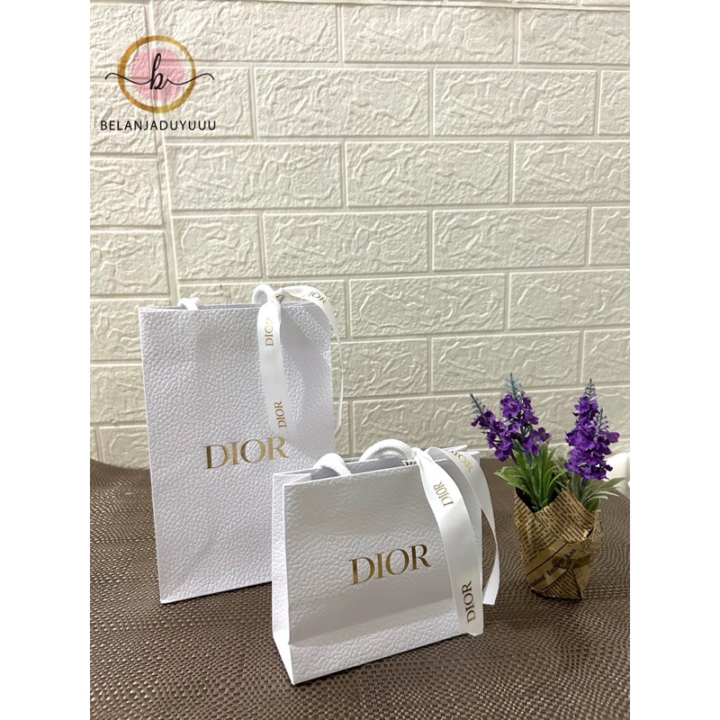 

R Bag Store With Ribbon