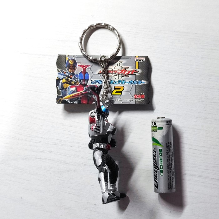 kamen rider kabuto cast off form keychain action figure banpresto rare telorayampuyuh