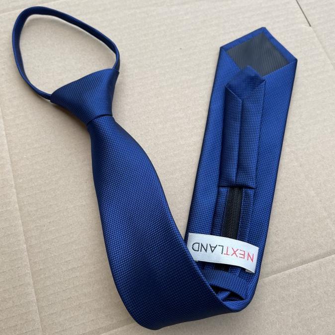 Dasi instan langsung pakai