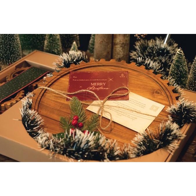 

Jule Hampers Natal Christmas Parcel Kado Unik Aesthetic 2023 - Noel Labelle_Porch