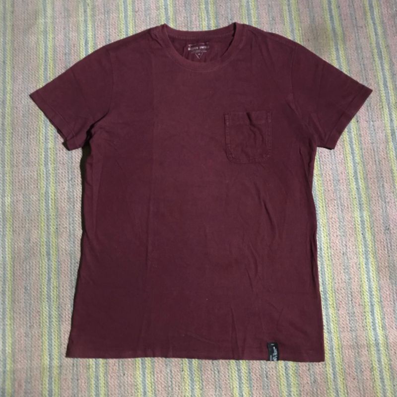 Kaos T-shirt Pocket Design United Maroon Original Second Preloved