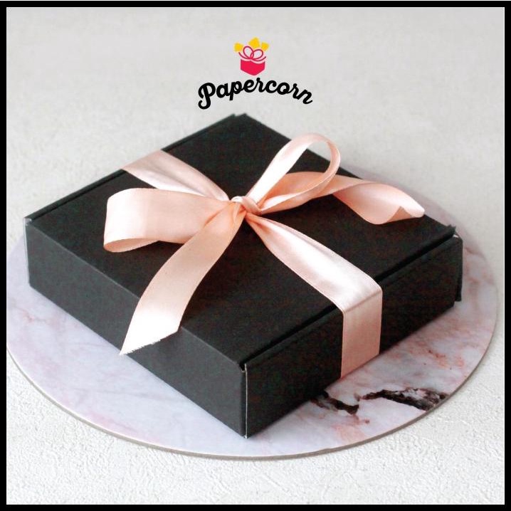 

HOT DEAL BOX PIZZA HITAM 15X15X4 CM - GIFT BOX SOUVENIR PIZZA STYLE HITAM !!!!