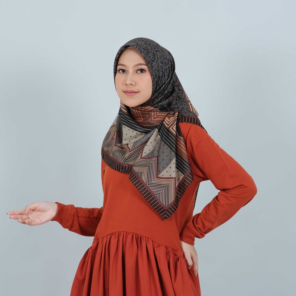 STYLISH HIJAB DAILY Hijab Motif Segi Empat Deenay Carta Series