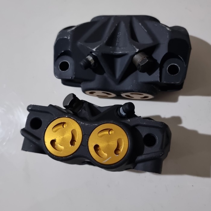 {BEKAS} Kaliper depan kiri kanan Can Am Sypder radial pitch 108 mm 4 piston - kanan Limited