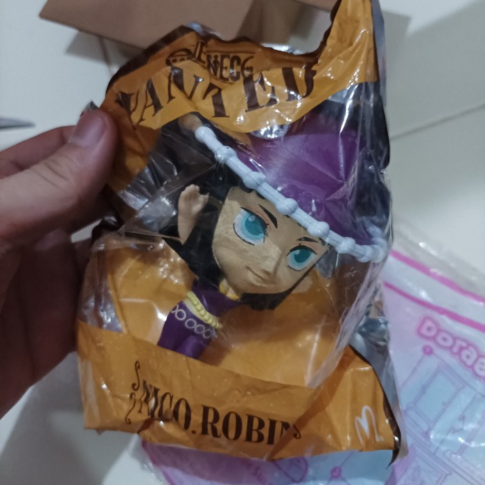 nico robin - one piece wanted - happy meal mc donalds rerekeke85