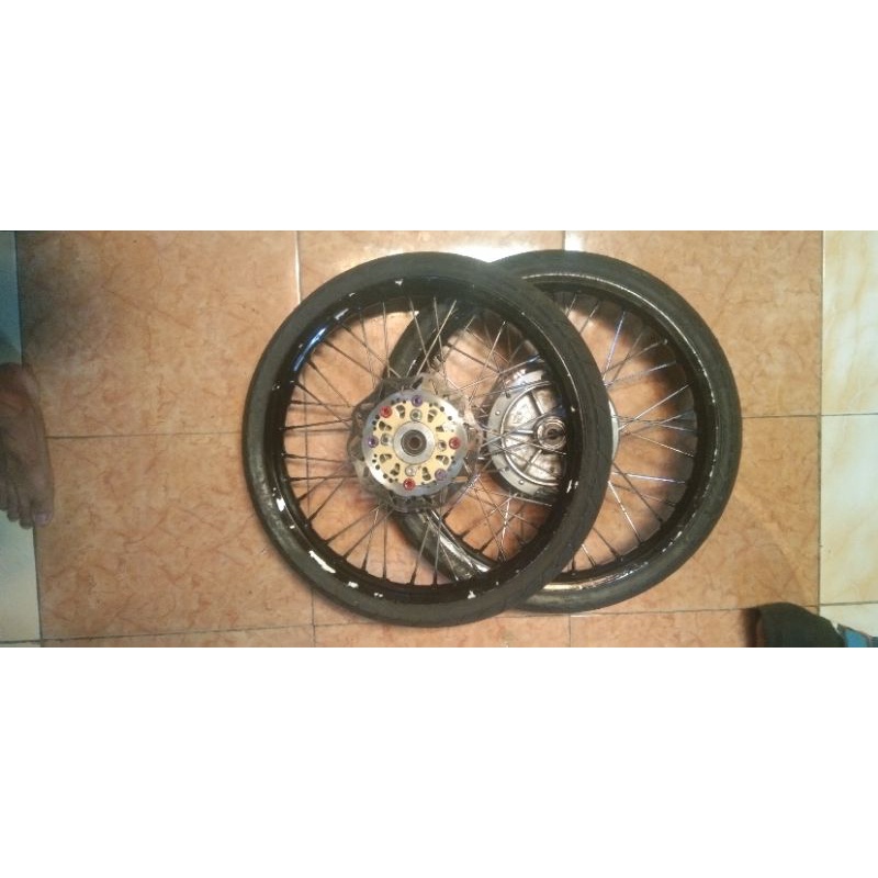 velg zinfei jari jari ring 17/140 set disc ban depan belakang  cocok buat ninja rr/r/ss/kis tinggal 
