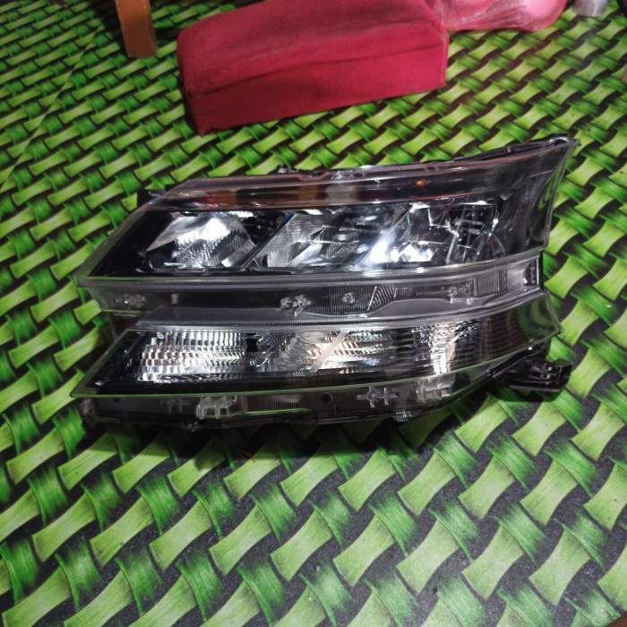 {Second} head lamp Avanza THN 2019____2020 original Diskon