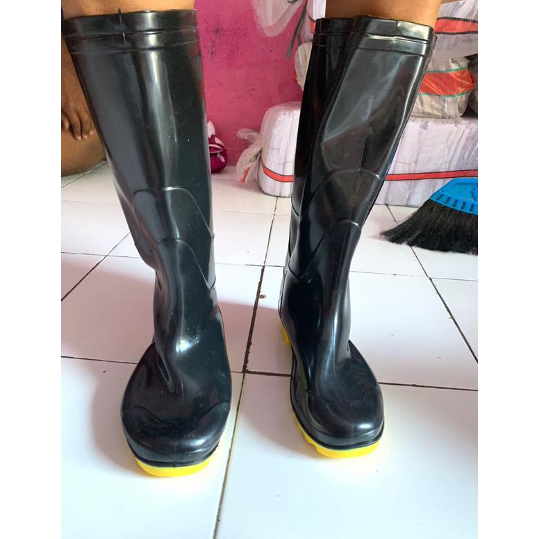 FULL DISCOUNT SEPATU BOT . TETAP TRENDING DI SHOPEE