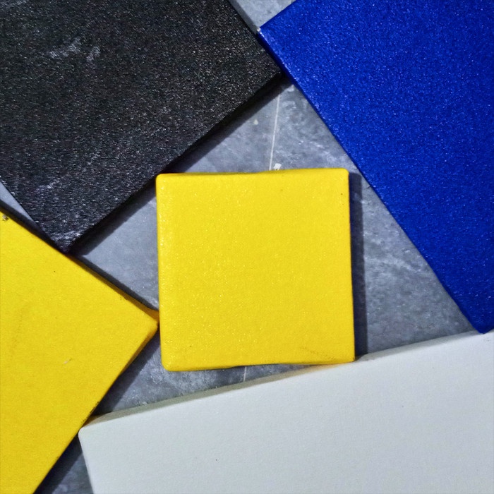 

Kanvas Lukis Warna Hitam, Putih, Kuning, Dan Biru Tebal Kayu 3.5Cm