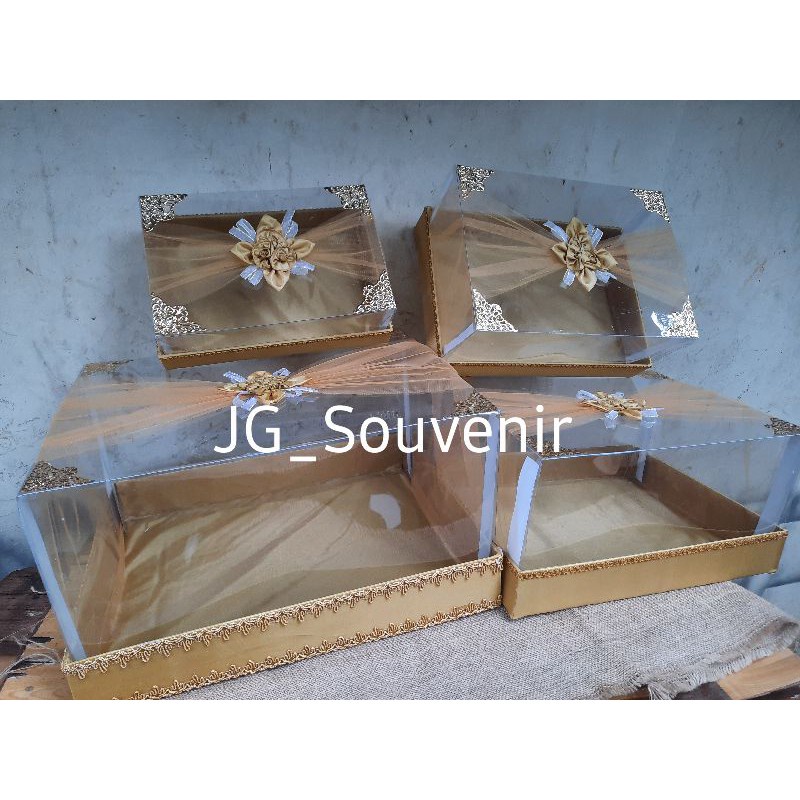 

Kotak Hantaran Seserahan Ka Tinggi Tile Isi 4 Warna Gold