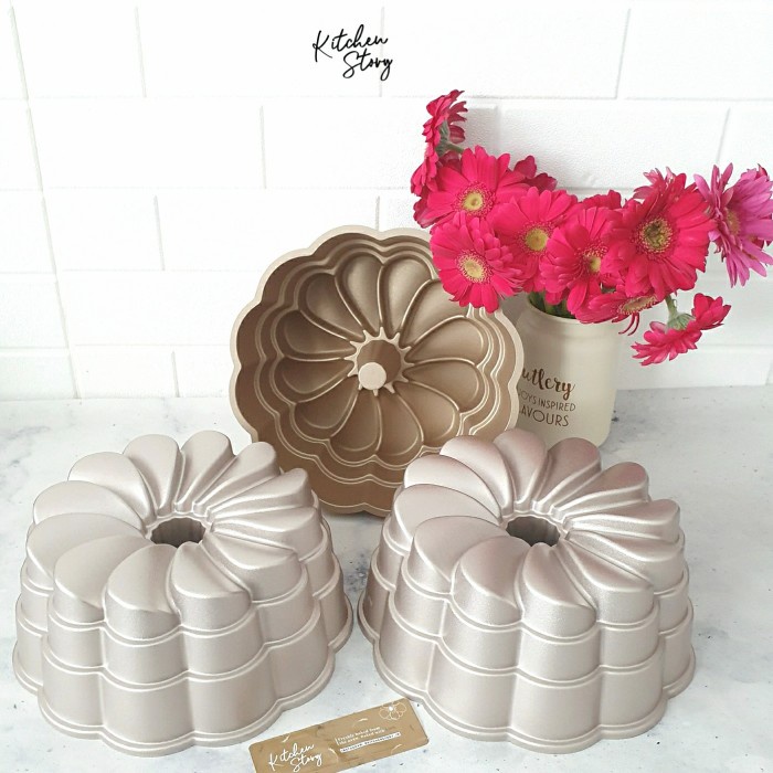 

✅Original Loyang Kirin Premium Cake Pan Petal Champagne Gold Limited