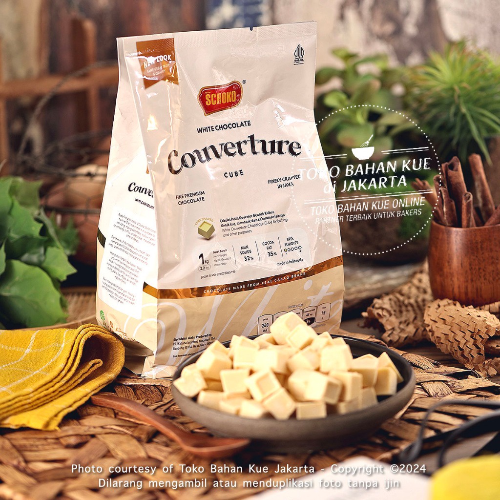 

Schoko Cube Couverture White 500Gr Cokelat Baking Warna Putih Susu