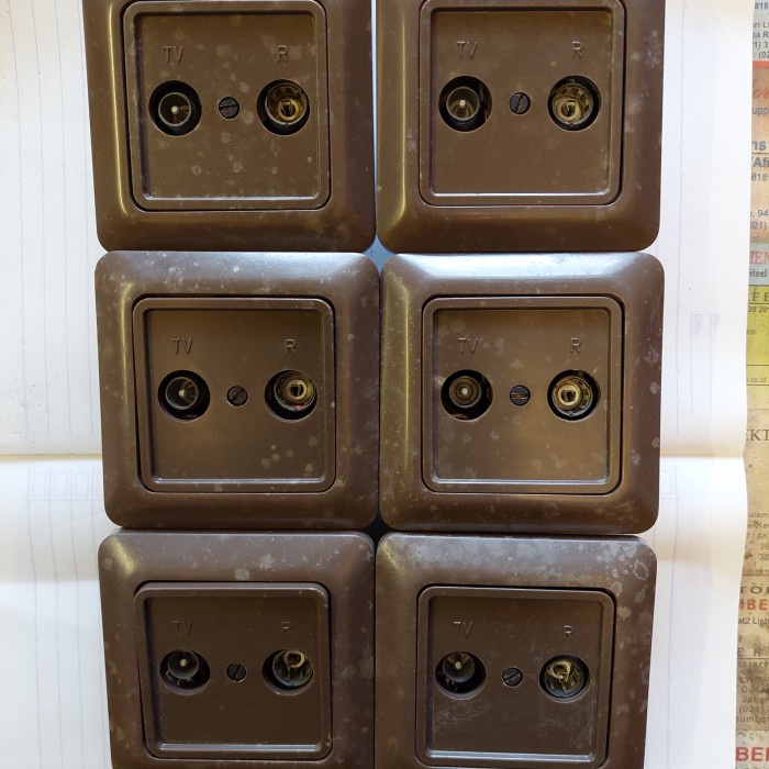 [Ori] Berker Socket Outlet Stop Kontak Tv Dan Radio Coklat..Stock/Type Lama Diskon