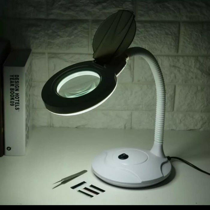 

lampu facial plus kaca pembesar portable