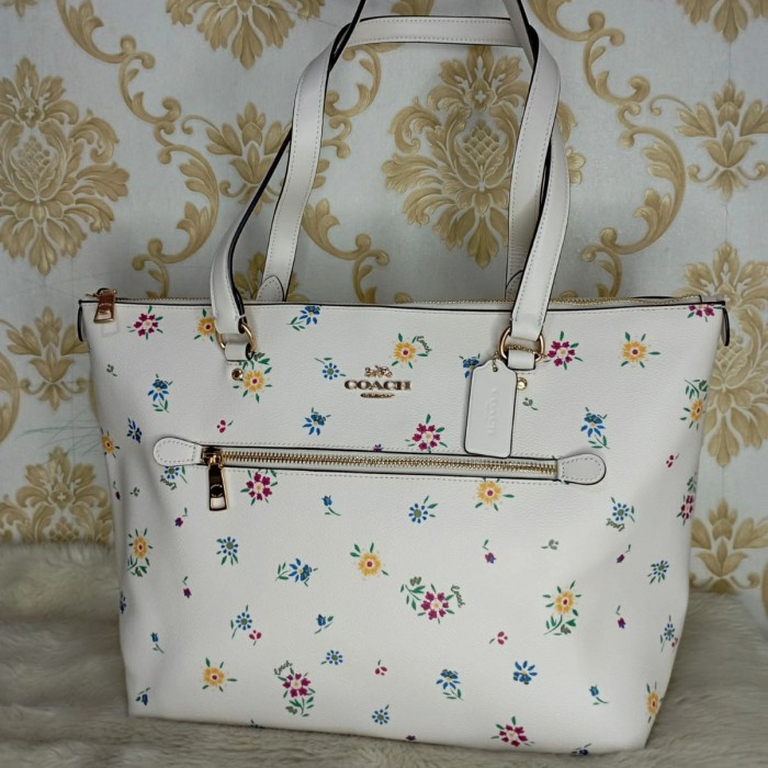 ✨New Coach Gallery Zip Tote Flower Limited