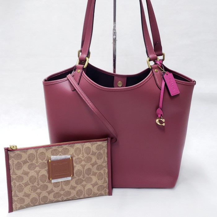 ✨New Ready Coach C6337 Pebbled Leather Day Tote Cherry. 30X33X12Cm. Terbatas