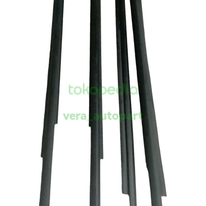 Karet Pelipit Kaca Pintu Luar Fortuner Vrz Hitam