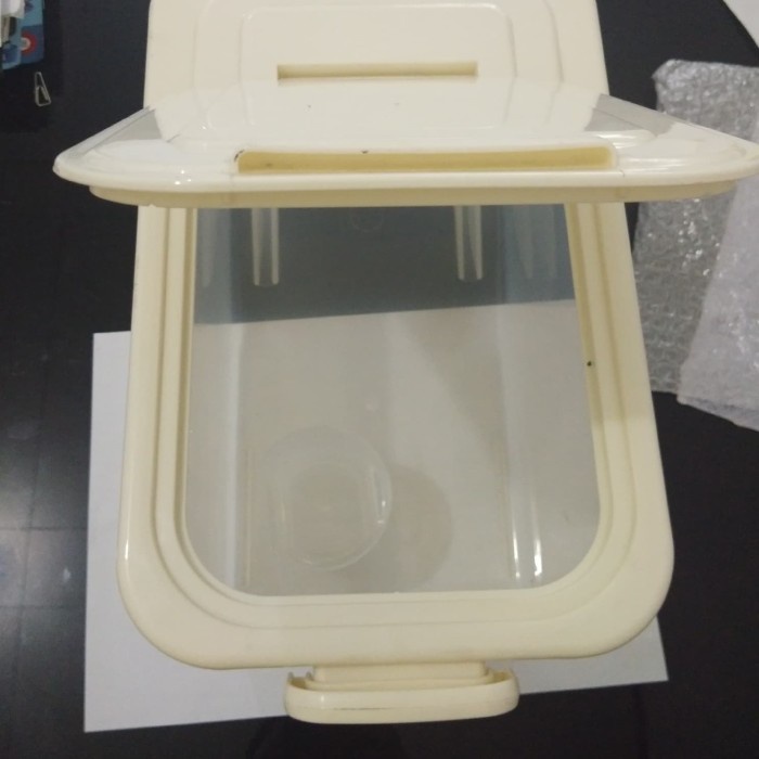 

Rice / Kotak Simpan 5Kg Merek Asvita
