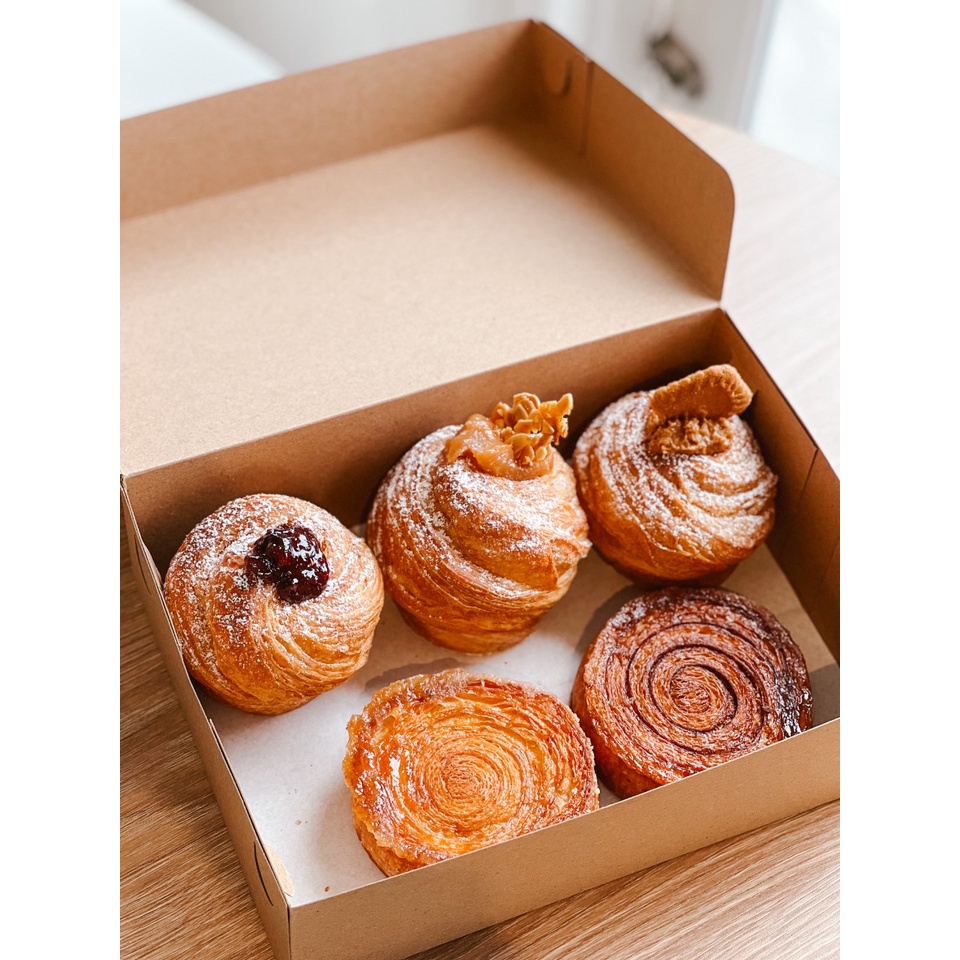 

Sweet Box 3 - Bundling Pastry Carlino Bakes