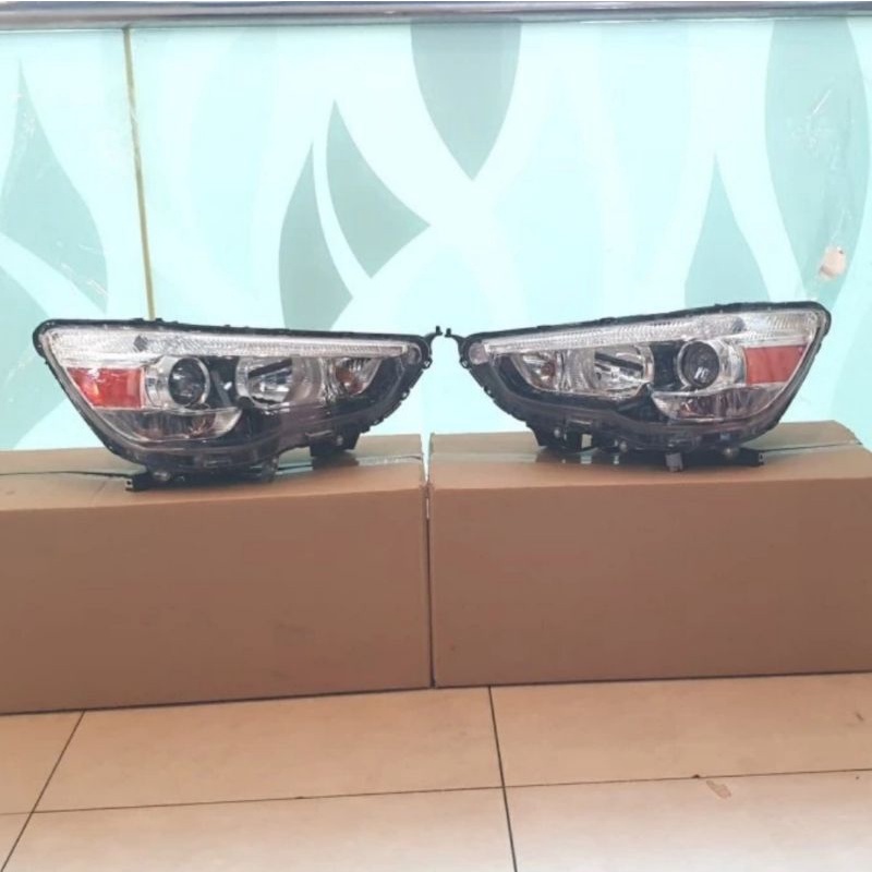 Headlamp Lampu Depan Mitsubishi Outlander Sport